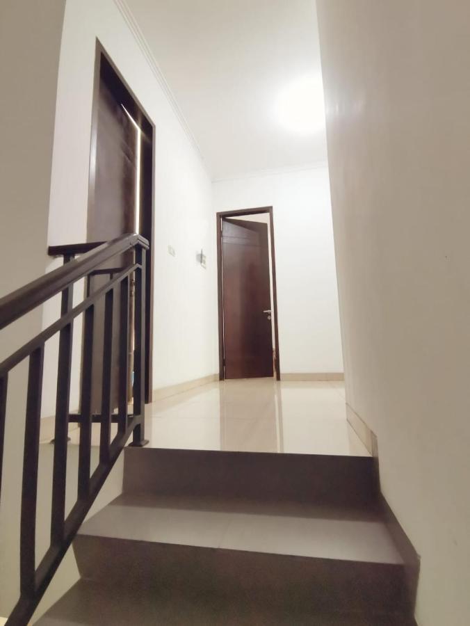 4-Bedroom Home In South Jakarta Nuansa Swadarma Residence By Le Ciel Hospitality Exterior foto