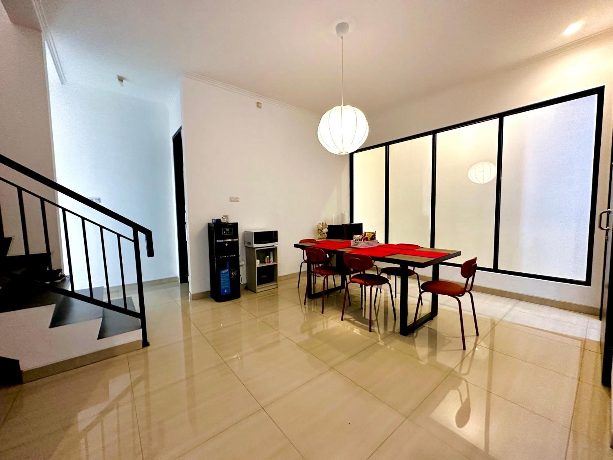 4-Bedroom Home In South Jakarta Nuansa Swadarma Residence By Le Ciel Hospitality Exterior foto