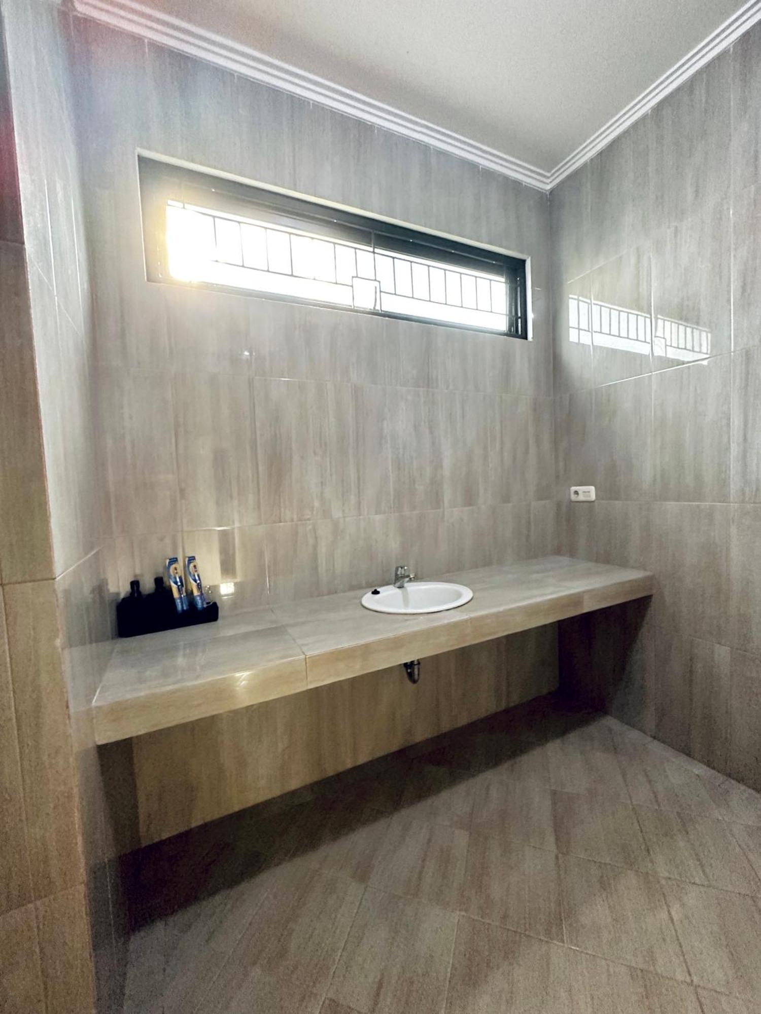 4-Bedroom Home In South Jakarta Nuansa Swadarma Residence By Le Ciel Hospitality Habitación foto